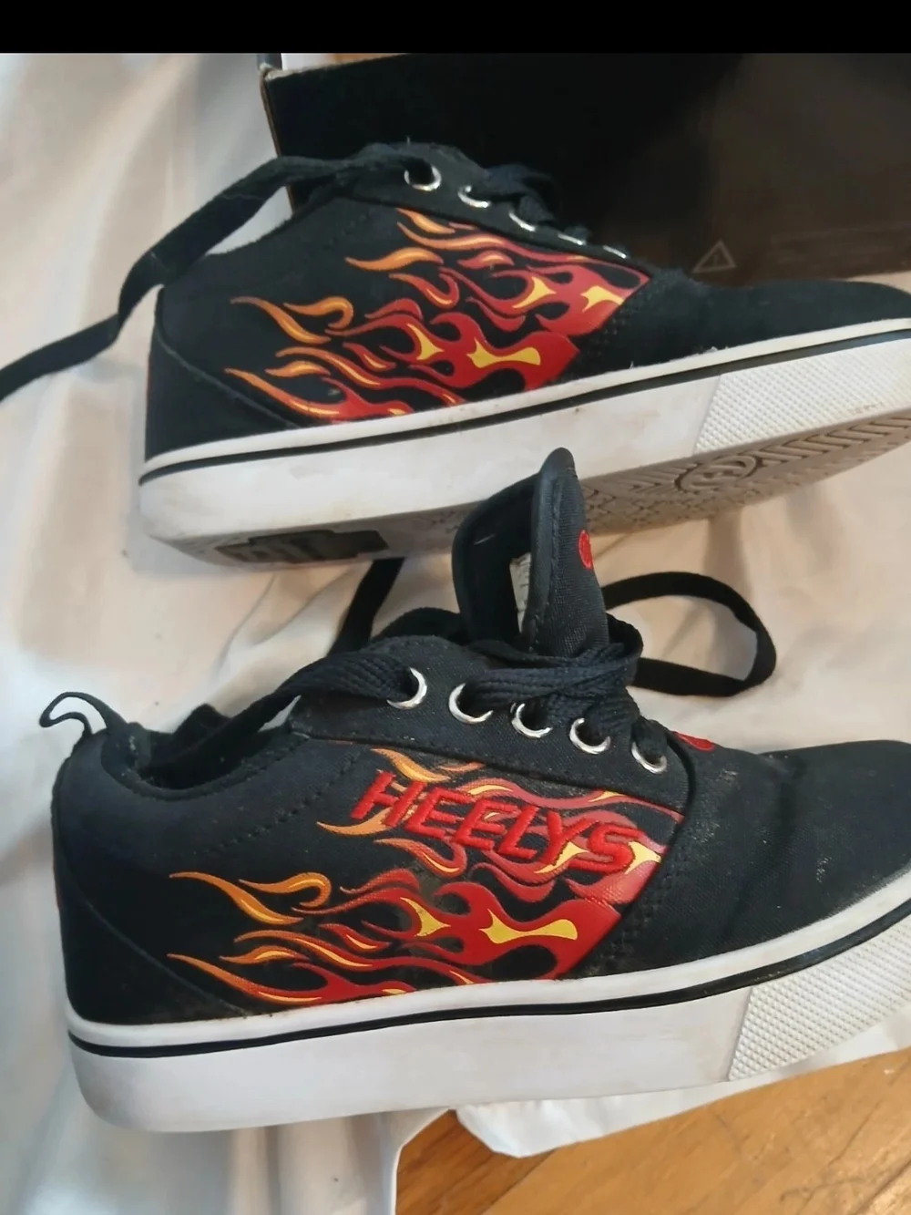 Heelys In Box Flames Yputh Size 1